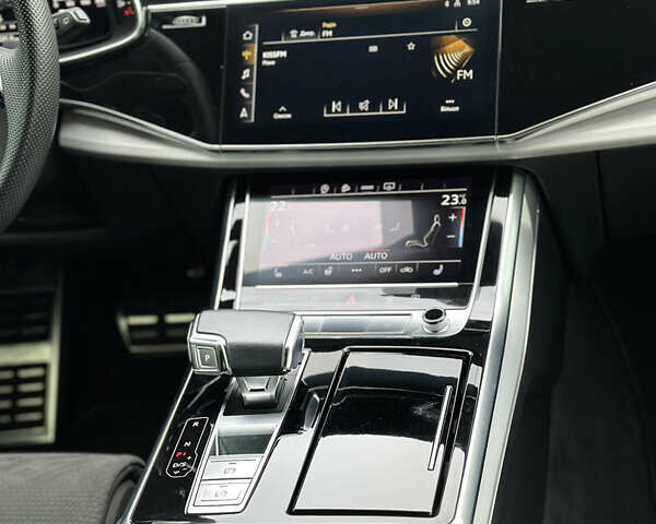 Белый Ауди Q8, объемом двигателя 2.97 л и пробегом 65 тыс. км за 65000 $, фото 33 на Automoto.ua