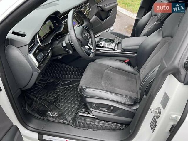 Белый Ауди Q8, объемом двигателя 3 л и пробегом 110 тыс. км за 63300 $, фото 55 на Automoto.ua