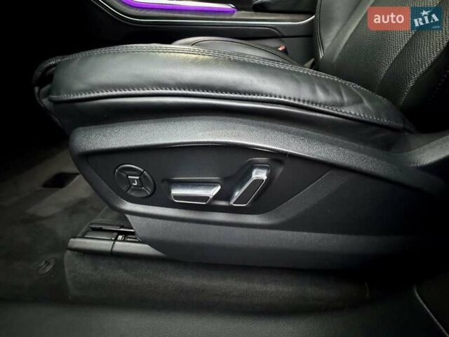 Білий Ауді Q8, об'ємом двигуна 2.97 л та пробігом 165 тис. км за 55900 $, фото 27 на Automoto.ua