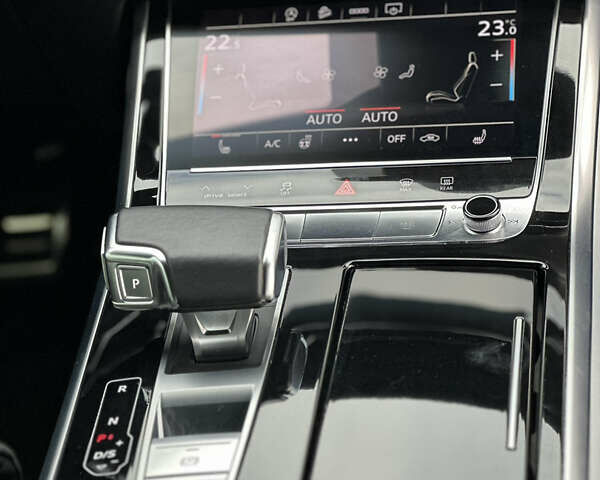 Белый Ауди Q8, объемом двигателя 2.97 л и пробегом 65 тыс. км за 65000 $, фото 34 на Automoto.ua