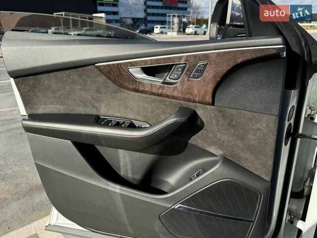 Белый Ауди Q8, объемом двигателя 2.97 л и пробегом 166 тыс. км за 57000 $, фото 47 на Automoto.ua