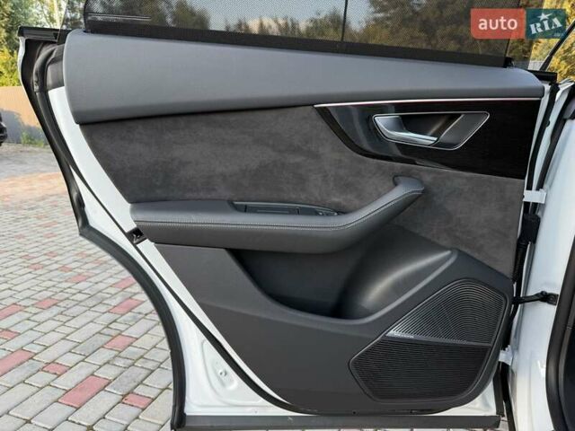 Белый Ауди Q8, объемом двигателя 3 л и пробегом 107 тыс. км за 74267 $, фото 74 на Automoto.ua