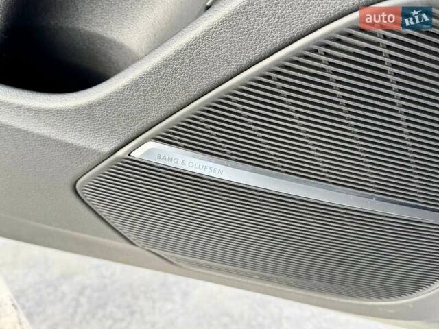 Белый Ауди Q8, объемом двигателя 2.97 л и пробегом 166 тыс. км за 57000 $, фото 52 на Automoto.ua