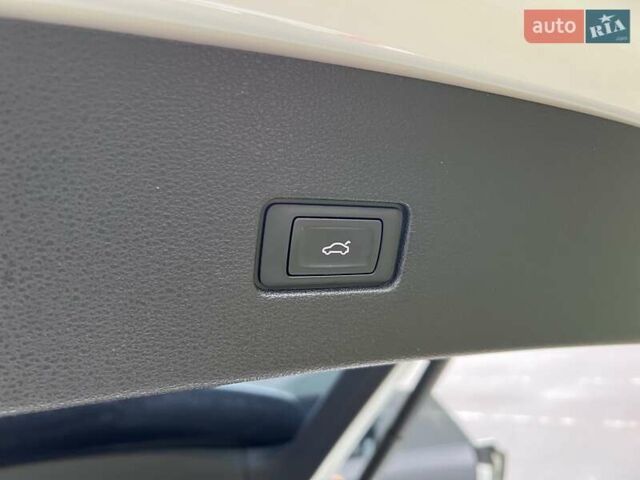Белый Ауди Q8, объемом двигателя 3 л и пробегом 110 тыс. км за 63300 $, фото 63 на Automoto.ua