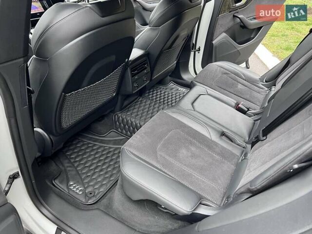 Белый Ауди Q8, объемом двигателя 3 л и пробегом 110 тыс. км за 63300 $, фото 61 на Automoto.ua