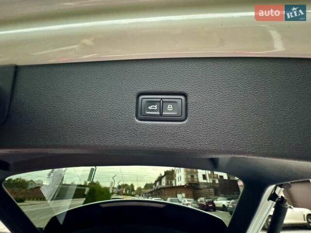 Білий Ауді Q8, об'ємом двигуна 2.97 л та пробігом 165 тис. км за 55900 $, фото 35 на Automoto.ua