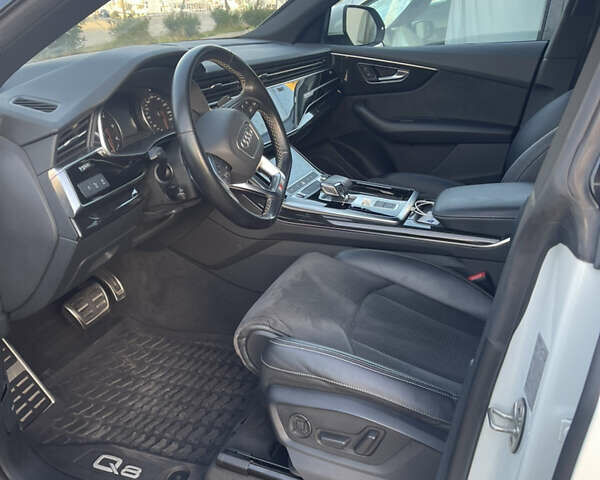 Белый Ауди Q8, объемом двигателя 3 л и пробегом 40 тыс. км за 78000 $, фото 3 на Automoto.ua