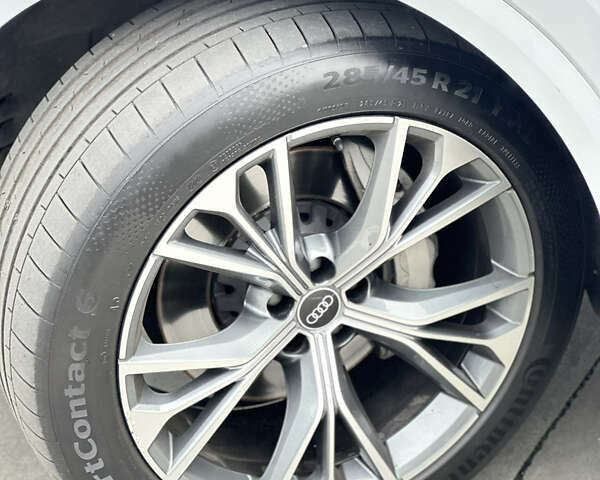 Белый Ауди Q8, объемом двигателя 2.97 л и пробегом 65 тыс. км за 65000 $, фото 2 на Automoto.ua