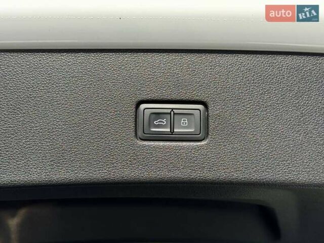 Белый Ауди Q8, объемом двигателя 2.97 л и пробегом 166 тыс. км за 57000 $, фото 21 на Automoto.ua