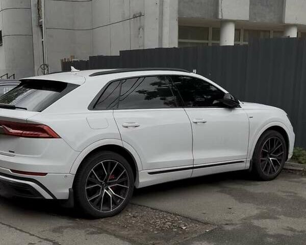 Белый Ауди Q8, объемом двигателя 3 л и пробегом 75 тыс. км за 75000 $, фото 2 на Automoto.ua