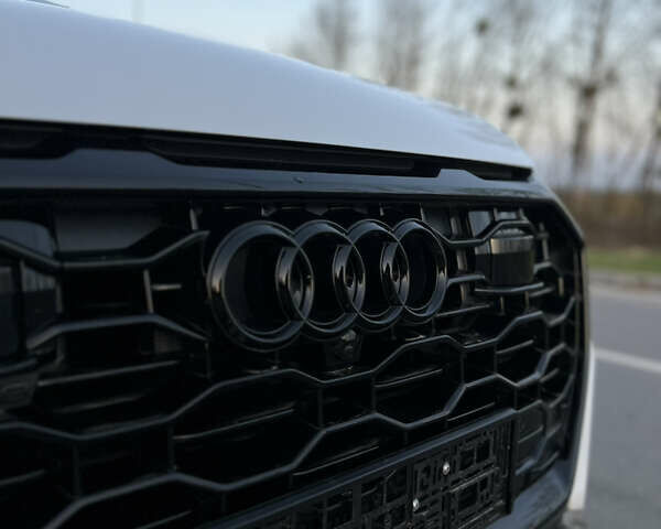 Білий Ауді Q8, об'ємом двигуна 3 л та пробігом 33 тис. км за 69999 $, фото 7 на Automoto.ua