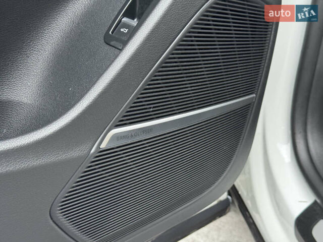 Белый Ауди Q8, объемом двигателя 3 л и пробегом 102 тыс. км за 52000 $, фото 26 на Automoto.ua