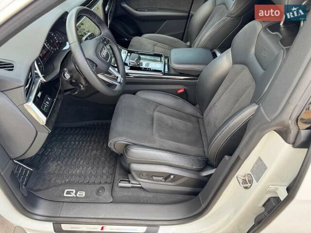 Белый Ауди Q8, объемом двигателя 3 л и пробегом 47 тыс. км за 68500 $, фото 29 на Automoto.ua