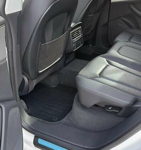 Білий Ауді Q8, об'ємом двигуна 2.97 л та пробігом 123 тис. км за 58000 $, фото 7 на Automoto.ua