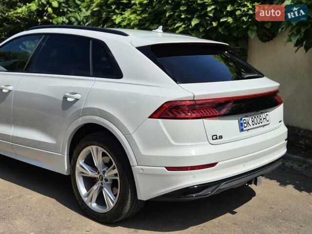 Белый Ауди Q8, объемом двигателя 3 л и пробегом 62 тыс. км за 59999 $, фото 2 на Automoto.ua
