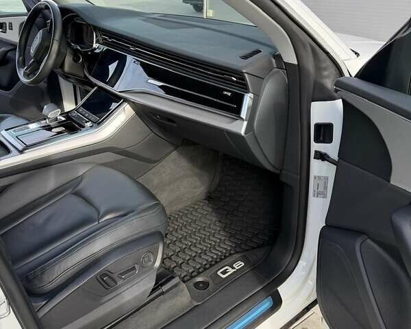 Білий Ауді Q8, об'ємом двигуна 2.97 л та пробігом 123 тис. км за 58000 $, фото 5 на Automoto.ua