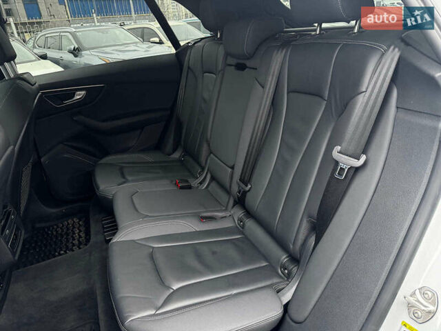 Білий Ауді Q8, об'ємом двигуна 3 л та пробігом 21 тис. км за 58990 $, фото 33 на Automoto.ua