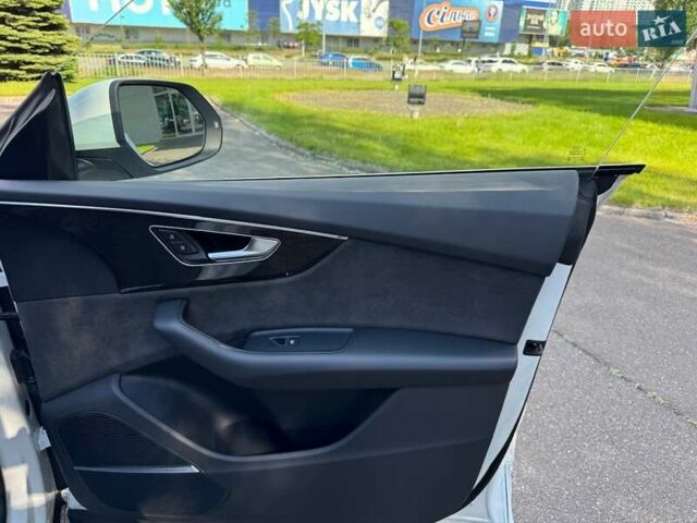 Белый Ауди Q8, объемом двигателя 3 л и пробегом 47 тыс. км за 68500 $, фото 73 на Automoto.ua