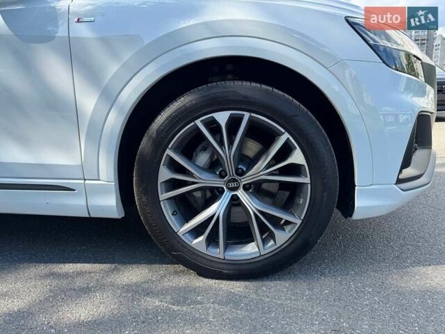 Белый Ауди Q8, объемом двигателя 3 л и пробегом 47 тыс. км за 68500 $, фото 5 на Automoto.ua