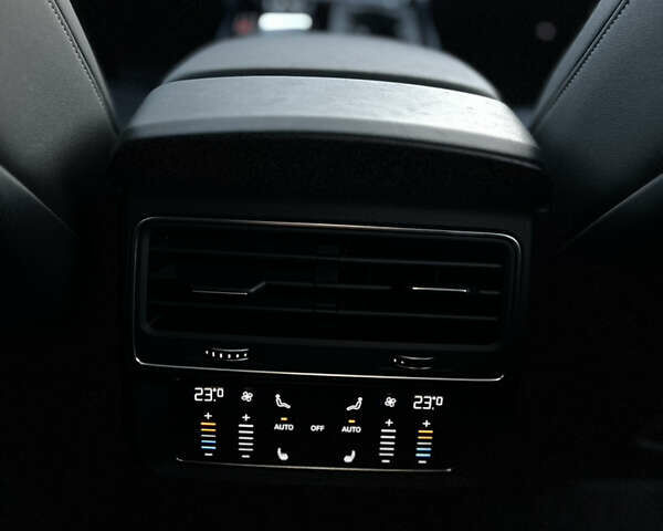 Белый Ауди Q8, объемом двигателя 3 л и пробегом 33 тыс. км за 67999 $, фото 52 на Automoto.ua