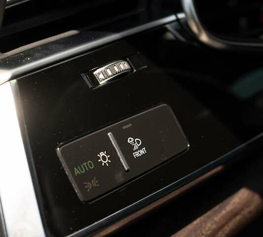Белый Ауди Q8, объемом двигателя 3 л и пробегом 63 тыс. км за 69999 $, фото 21 на Automoto.ua