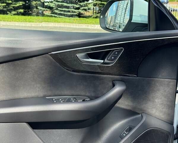 Белый Ауди Q8, объемом двигателя 3 л и пробегом 47 тыс. км за 68500 $, фото 26 на Automoto.ua