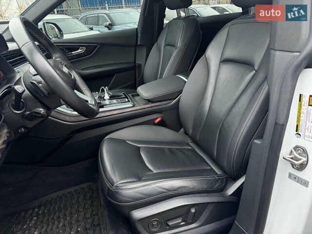 Білий Ауді Q8, об'ємом двигуна 3 л та пробігом 21 тис. км за 58990 $, фото 16 на Automoto.ua