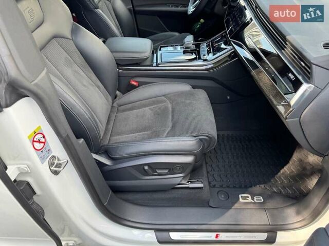 Белый Ауди Q8, объемом двигателя 3 л и пробегом 47 тыс. км за 68500 $, фото 74 на Automoto.ua