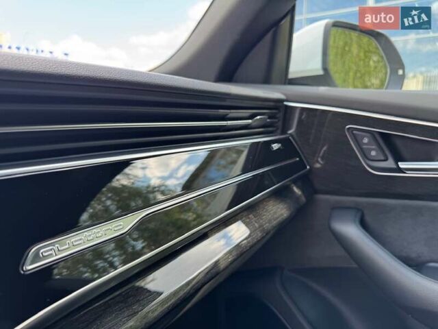 Белый Ауди Q8, объемом двигателя 3 л и пробегом 47 тыс. км за 68500 $, фото 58 на Automoto.ua