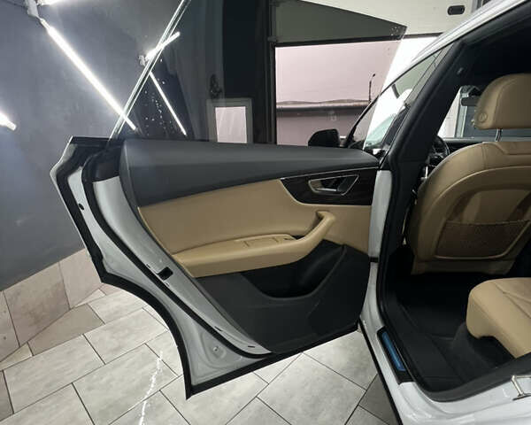 Белый Ауди Q8, объемом двигателя 2.97 л и пробегом 95 тыс. км за 63700 $, фото 6 на Automoto.ua