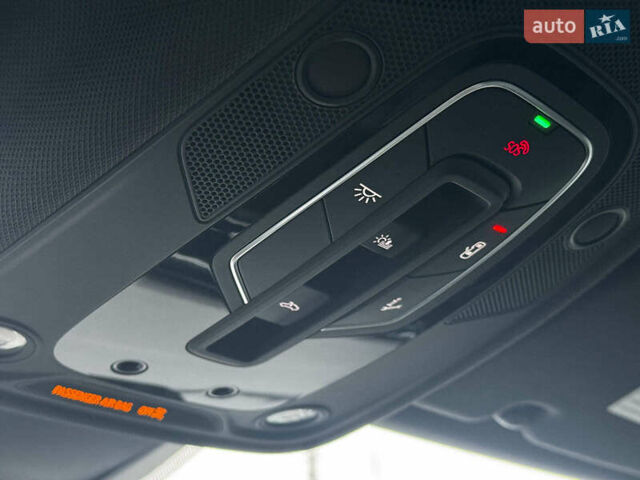 Білий Ауді Q8, об'ємом двигуна 3 л та пробігом 21 тис. км за 58990 $, фото 31 на Automoto.ua