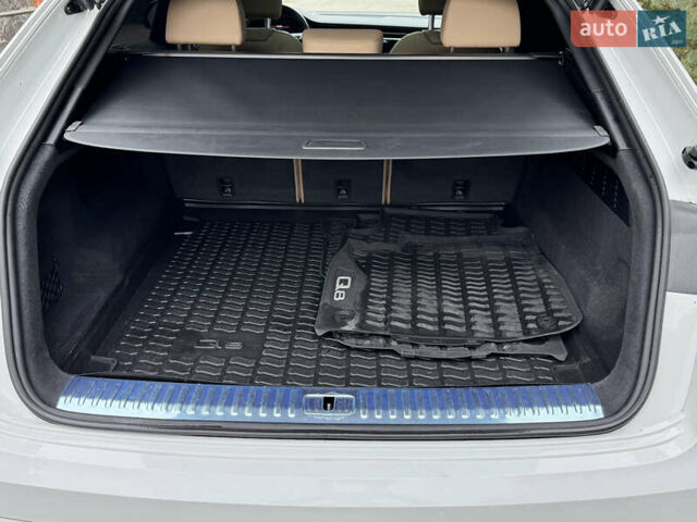 Ауді Q8 2021 у Києві на Automoto.ua Білий Ауді Q8, об'ємом двигуна 3 л та пробігом 102 тис. км за 57000 $, фото 46 на Automoto.ua