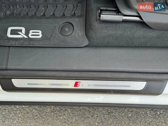 Белый Ауди Q8, объемом двигателя 3 л и пробегом 47 тыс. км за 68500 $, фото 30 на Automoto.ua