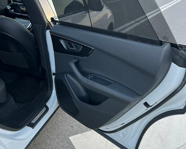 Белый Ауди Q8, объемом двигателя 3 л и пробегом 33 тыс. км за 67999 $, фото 54 на Automoto.ua