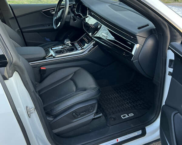 Белый Ауди Q8, объемом двигателя 3 л и пробегом 33 тыс. км за 67999 $, фото 61 на Automoto.ua