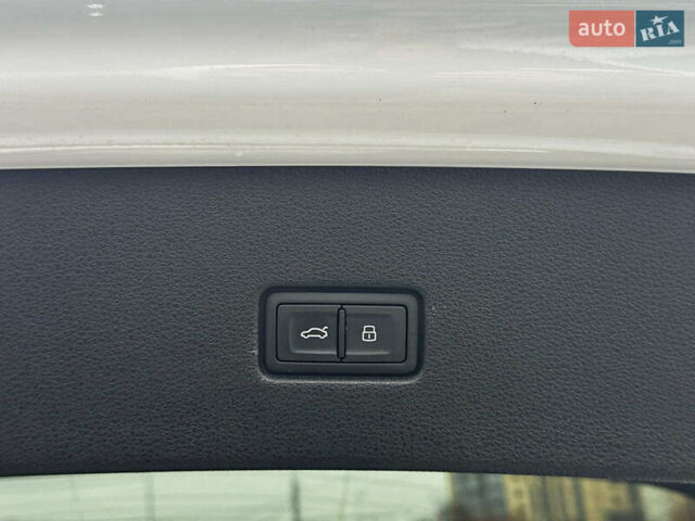 Білий Ауді Q8, об'ємом двигуна 3 л та пробігом 21 тис. км за 58990 $, фото 43 на Automoto.ua