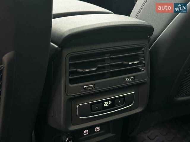 Білий Ауді Q8, об'ємом двигуна 3 л та пробігом 21 тис. км за 58990 $, фото 35 на Automoto.ua
