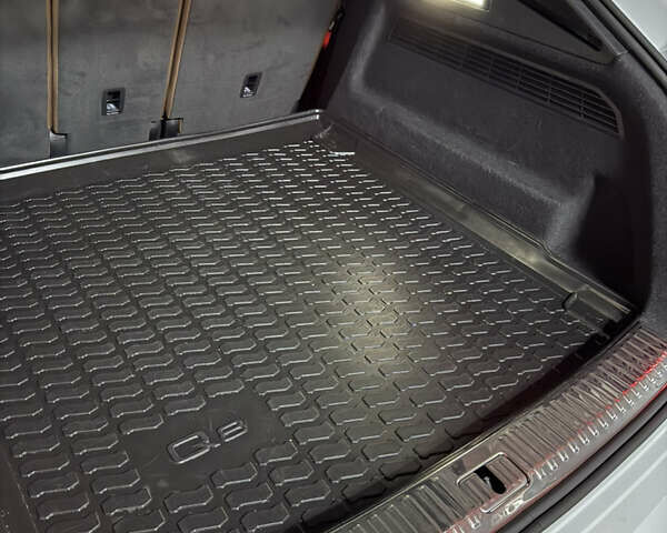 Белый Ауди Q8, объемом двигателя 3 л и пробегом 50 тыс. км за 70999 $, фото 21 на Automoto.ua