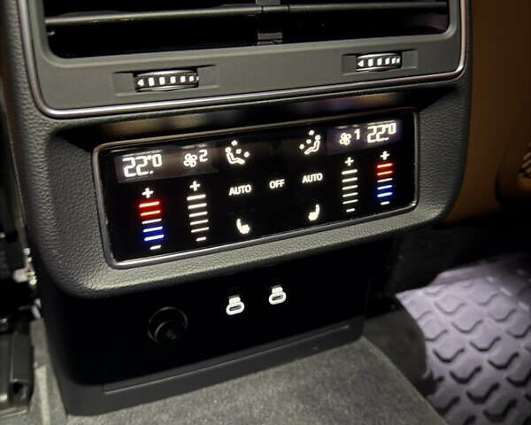 Белый Ауди Q8, объемом двигателя 3 л и пробегом 50 тыс. км за 70999 $, фото 19 на Automoto.ua