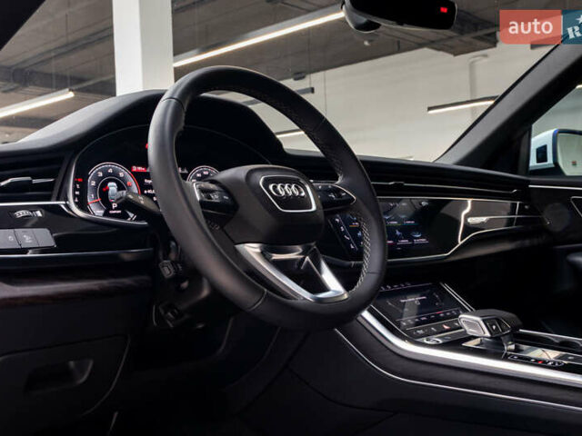 Білий Ауді Q8, об'ємом двигуна 3 л та пробігом 18 тис. км за 60999 $, фото 19 на Automoto.ua