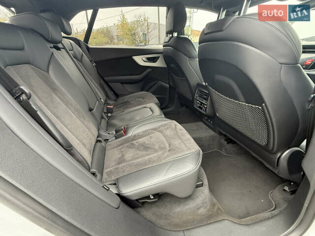 Білий Ауді Q8, об'ємом двигуна 2.97 л та пробігом 120 тис. км за 73900 $, фото 69 на Automoto.ua