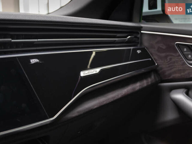 Белый Ауди Q8, объемом двигателя 3 л и пробегом 18 тыс. км за 58999 $, фото 27 на Automoto.ua