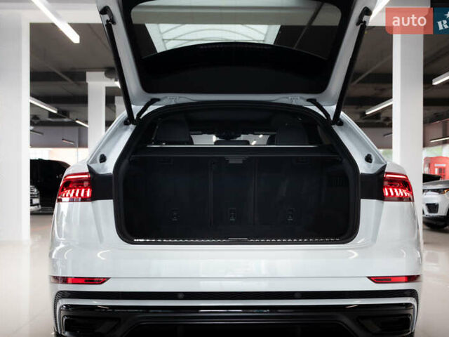 Білий Ауді Q8, об'ємом двигуна 3 л та пробігом 18 тис. км за 60999 $, фото 16 на Automoto.ua