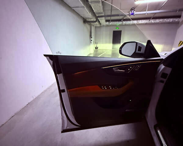 Белый Ауди Q8, объемом двигателя 3 л и пробегом 50 тыс. км за 70999 $, фото 8 на Automoto.ua