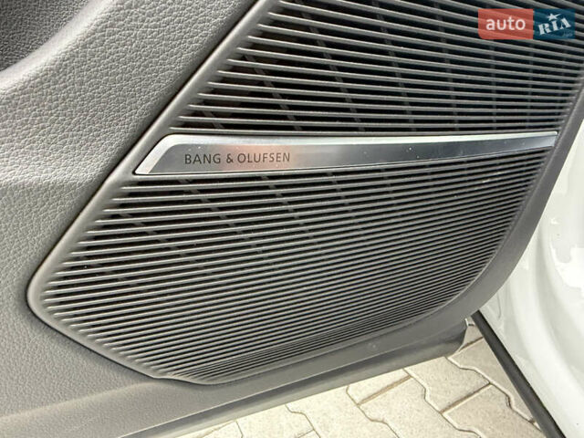 Білий Ауді Q8, об'ємом двигуна 2.97 л та пробігом 120 тис. км за 73900 $, фото 34 на Automoto.ua