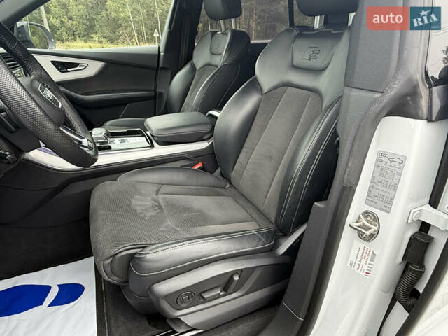 Білий Ауді Q8, об'ємом двигуна 2.97 л та пробігом 120 тис. км за 73900 $, фото 38 на Automoto.ua