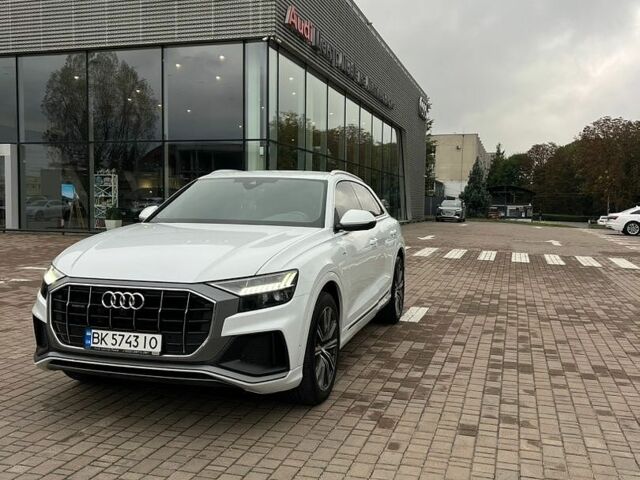 Білий Ауді Q8, об'ємом двигуна 2.97 л та пробігом 73 тис. км за 75000 $, фото 2 на Automoto.ua