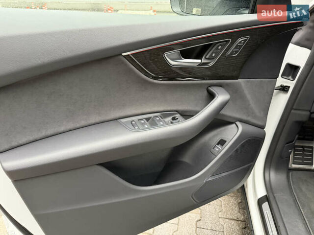 Білий Ауді Q8, об'ємом двигуна 2.97 л та пробігом 15 тис. км за 79900 $, фото 49 на Automoto.ua