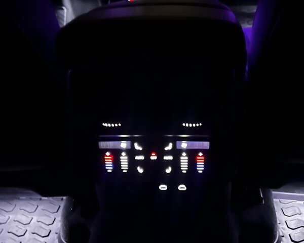 Белый Ауди Q8, объемом двигателя 3 л и пробегом 39 тыс. км за 73500 $, фото 30 на Automoto.ua