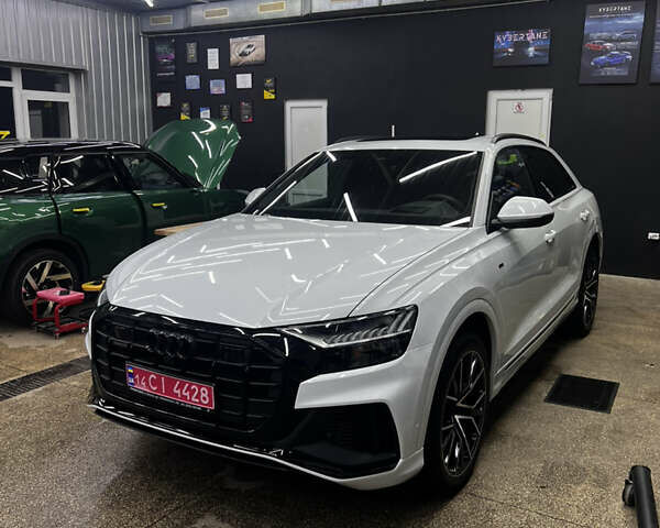 Белый Ауди Q8, объемом двигателя 3 л и пробегом 39 тыс. км за 73500 $, фото 44 на Automoto.ua